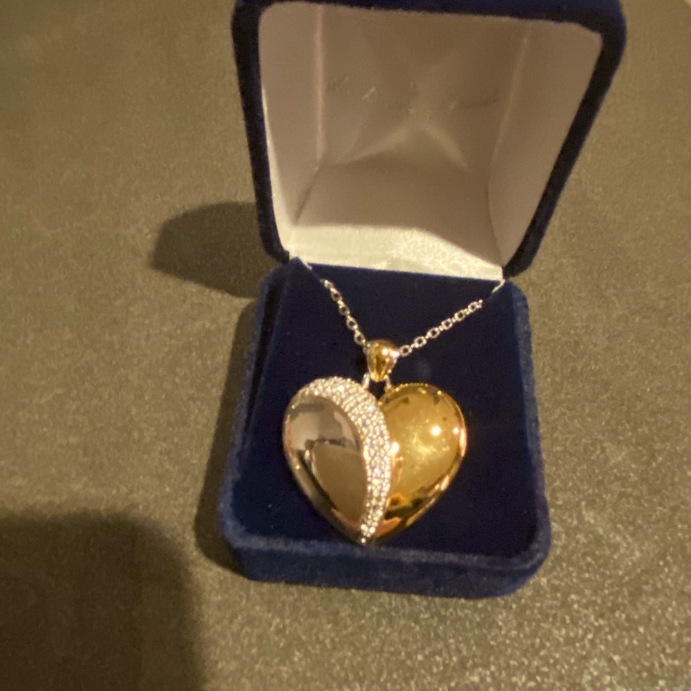 Women’s necklace